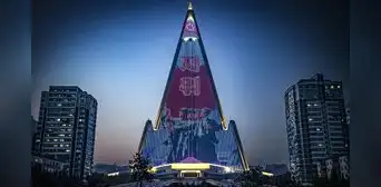 Conoce la impactante historia del hotel Ryugyong, el 'peor edificio del mundo' sin huéspedes desde hace 37 años Conoce la impactante historia del hotel Ryugyong, el 'peor edificio del mundo' sin huéspedes desde hace 37 años