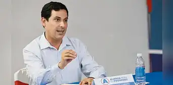 Fiscal acusa a César Combina de traficar influencias en la Comisión de Presupuesto del Congreso Fiscal acusa a César Combina de traficar influencias en la Comisión de Presupuesto del Congreso