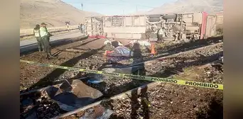 Volcadura de bus deja once fallecidos en vía de Puno Volcadura de bus deja once fallecidos en vía de Puno