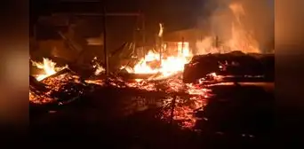 Incendio en carpintería de Gobierno Regional de Arequipa: fuego se expandió hasta albergue infantil Incendio en carpintería de Gobierno Regional de Arequipa: fuego se expandió hasta albergue infantil