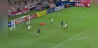 Jeffinho aprovechó un grosero error de Universitario y anotó el 1-0 en el Monumental