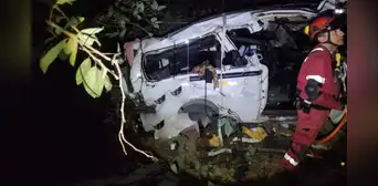 Accidente en Áncash: combi cae a abismo de más de 500 metros y deja 8 fallecidos Accidente en Áncash: combi cae a abismo de más de 500 metros y deja 8 fallecidos