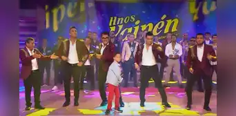 Hijo de Jonathan Rojas cautivó al cantar en vivo icónica canción junto con Hermanos Yaipén