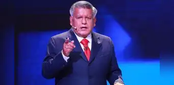 César Acuña pide ausentarse del cargo de gobernador regional por más de un mes César Acuña pide ausentarse del cargo de gobernador regional por más de un mes