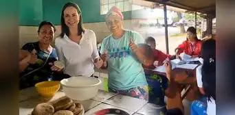 SENIAT cierra tienda de empanadas por VIDEO con María Corina Machado y causa indignación en redes: "No hay libertad" SENIAT cierra tienda de empanadas por VIDEO con María Corina Machado y causa indignación en redes: "No hay libertad"