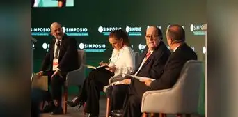 Julio Velarde: “Para aumentar la competitividad tenemos que simplificar los procesos” Julio Velarde: “Para aumentar la competitividad tenemos que simplificar los procesos”