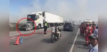 Tragedia en Arequipa: esposos mueren atrapados en medio de choque múltiple de 5 vehículos Tragedia en Arequipa: esposos mueren atrapados en medio de choque múltiple de 5 vehículos