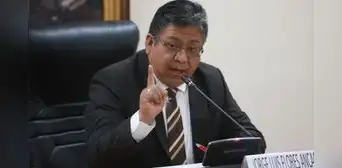 Congresista Flores Ancachi vuelve a insultar a periodista por cuestionar contratación a amigos de su hija Congresista Flores Ancachi vuelve a insultar a periodista por cuestionar contratación a amigos de su hija