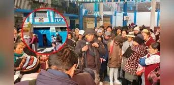 Padres de familia toman colegio en Juliaca: acusan a tesorera de quedarse con más de S/. 23 mil Padres de familia toman colegio en Juliaca: acusan a tesorera de quedarse con más de S/. 23 mil