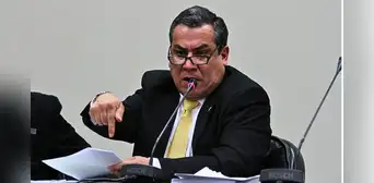 Gustavo Adrianzén cuestiona denuncia constitucional y asegura que existe una persecución contra Boluarte Gustavo Adrianzén cuestiona denuncia constitucional y asegura que existe una persecución contra Boluarte