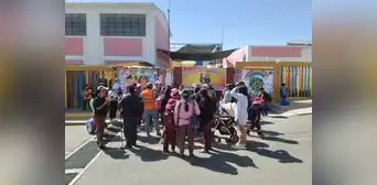 Arequipa: profesora es acusada de golpear a menores con un palo y madres de familia exigen su despido Arequipa: profesora es acusada de golpear a menores con un palo y madres de familia exigen su despido