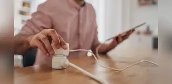 ¿Tu cargador de celular se caliente? Estas pueden ser las razones y así puedes solucionarlo ¿Tu cargador de celular se caliente? Estas pueden ser las razones y así puedes solucionarlo