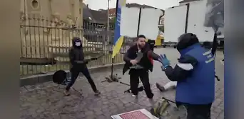 Ataque terrorista en Alemania: apuñalan en el cuello a político antiislámico en plena vía pública Ataque terrorista en Alemania: apuñalan en el cuello a político antiislámico en plena vía pública