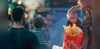 La comida rápida se vuelve un lujo para el 78% de personas con problemas económicos en Estados Unidos
