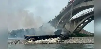 Cañete: chofer muere calcinado tras explosión de tráiler que cayó de puente en la Panamericana sur Cañete: chofer muere calcinado tras explosión de tráiler que cayó de puente en la Panamericana sur