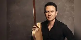 Fonseca cuenta cuál es la historia paranormal detrás de la canción 'Te mando Flores'
