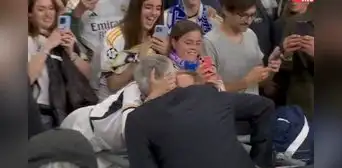 El apasionado beso que Carlo Ancelotti protagonizó con su esposa tras ganar la Champions League El apasionado beso que Carlo Ancelotti protagonizó con su esposa tras ganar la Champions League