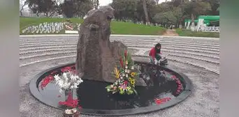 Un alcalde contra la memoria y los espacios públicos Un alcalde contra la memoria y los espacios públicos