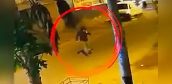 Los Olivos: joven evita una tragedia al patear una granada dejada frente a casa de empleado municipal Los Olivos: joven evita una tragedia al patear una granada dejada frente a casa de empleado municipal