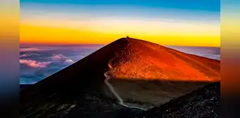 El Everest NO es la montaña más alta de la Tierra, existe una que la supera por casi 1.500 m y está en América El Everest NO es la montaña más alta de la Tierra, existe una que la supera por casi 1.500 m y está en América