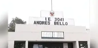 San Martín de Porres: madre incita a su hija a golpear a otra escolar en exteriores de colegio San Martín de Porres: madre incita a su hija a golpear a otra escolar en exteriores de colegio