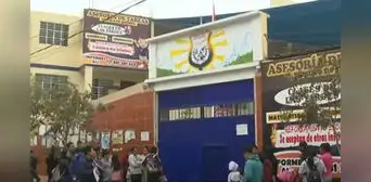 Más de 100 niños estudian en colegio 'bamba' en Puente Piedra: padres exigen respuesta de UGEL Más de 100 niños estudian en colegio 'bamba' en Puente Piedra: padres exigen respuesta de UGEL