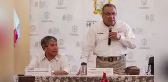 Wilfredo Oscorima recibió a Gustavo Adrianzén en Ayacucho pese a que anunció protestas contra Dina Boluarte Wilfredo Oscorima recibió a Gustavo Adrianzén en Ayacucho pese a que anunció protestas contra Dina Boluarte