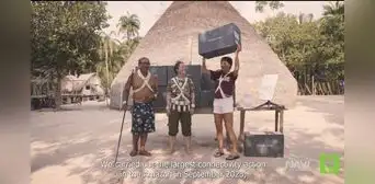 Tribu del Amazonas recibe internet por primera vez y se vuelven adictos a la pornografía Tribu del Amazonas recibe internet por primera vez y se vuelven adictos a la pornografía