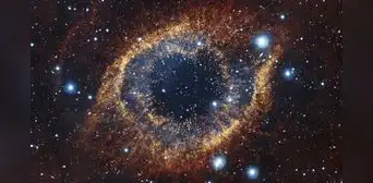 Descubre a Alcioneo, la galaxia más colosal del universo: tiene 160 veces el tamaño de la Vía Láctea Descubre a Alcioneo, la galaxia más colosal del universo: tiene 160 veces el tamaño de la Vía Láctea