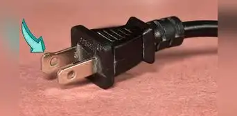¿Para qué sirven los agujeros que muchos enchufes tienen en sus clavijas? ¿Para qué sirven los agujeros que muchos enchufes tienen en sus clavijas?