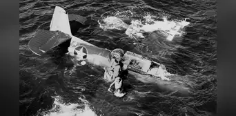 Esta es la historia del piloto de la Segunda Guerra Mundial que fue enterrado junto a su avión en el fondo del mar