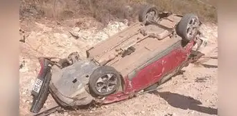 La Libertad: director de colegio fallece y profesora queda herida tras volcadura de camioneta en Pataz La Libertad: director de colegio fallece y profesora queda herida tras volcadura de camioneta en Pataz