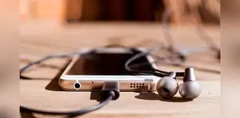 ¿Tienes audífonos con cables? Este es el atajo que te deja usar en la cámara de tu teléfono ¿Tienes audífonos con cables? Este es el atajo que te deja usar en la cámara de tu teléfono