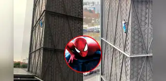 "Hombre Araña", sujeto trepó un edificio de 30 pisos de altura y fue capturado antes de llegar a la cima "Hombre Araña", sujeto trepó un edificio de 30 pisos de altura y fue capturado antes de llegar a la cima