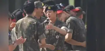 ¡Jin de BTS salió del servicio militar! Así se vivió su salida del Ejército en Corea con el reencuentro de Bangtan ¡Jin de BTS salió del servicio militar! Así se vivió su salida del Ejército en Corea con el reencuentro de Bangtan