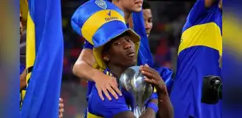 Luis Advíncula será argentino para ayudar a Boca e hinchas reaccionan: "Scaloni, llámalo para el Mundial"