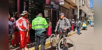 Menor de 13 años desaparece tras ir a sacar copias en Puno: madre retienen a posible sospechoso