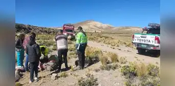 Tragedia en la carretera Arequipa-Puno: mujer y su bebé mueren en volcadura de automóvil Tragedia en la carretera Arequipa-Puno: mujer y su bebé mueren en volcadura de automóvil