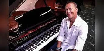 La historia de Derek Amato, el hombre que se volvió en un prodigio musical tras sufrir una conmoción cerebral La historia de Derek Amato, el hombre que se volvió en un prodigio musical tras sufrir una conmoción cerebral