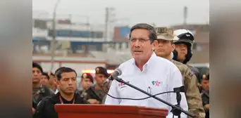 Exministro Chávez Cresta utilizaría vehículo del MININTER, pese a que este no le fue oficialmente asignado