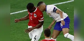Kylian Mbappé bromea tras fracturarse la nariz: "¿Ideas de máscaras?" Kylian Mbappé bromea tras fracturarse la nariz: "¿Ideas de máscaras?"