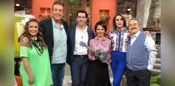 Los conductores de "Ventaneando" celebran los 79 años de Pati Chapoy: ¿quién es y cómo desafió a Televisa?