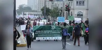 Movilización: ciudadanía salió a protestar contra la destrucción de la democracia Movilización: ciudadanía salió a protestar contra la destrucción de la democracia