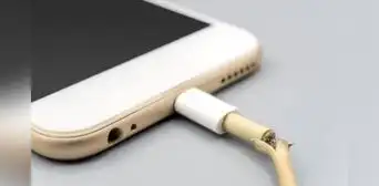 ¿Por qué no debes cargar tu celular con un cable roto? Conoce los peligros a los que te expones