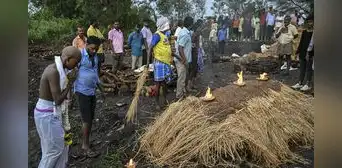 Al menos 54 muertos y más de 100 hospitalizados deja venta de alcohol adulterado en la India Al menos 54 muertos y más de 100 hospitalizados deja venta de alcohol adulterado en la India