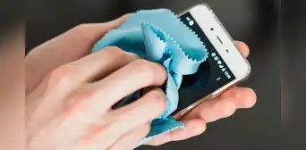 No dañes tu smartphone al limpiarlo: los mejores accesorios para asear correctamente tu móvil No dañes tu smartphone al limpiarlo: los mejores accesorios para asear correctamente tu móvil