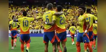 Colombia venció 2-1 a Paraguay por la Copa América con 2 asistencias de James Rodríguez Colombia venció 2-1 a Paraguay por la Copa América con 2 asistencias de James Rodríguez