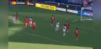 Cueva casi anota un golazo de volea: portero de Canadá le negó el empate a 'Aladino' tras gran atajada