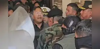 Luis Arce se pone cara a cara con líder militar tras intento de golpe de Estado en Bolivia Luis Arce se pone cara a cara con líder militar tras intento de golpe de Estado en Bolivia