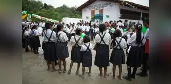 Van 10 firmas para moción de censura contra titulares de Educación y la Mujer